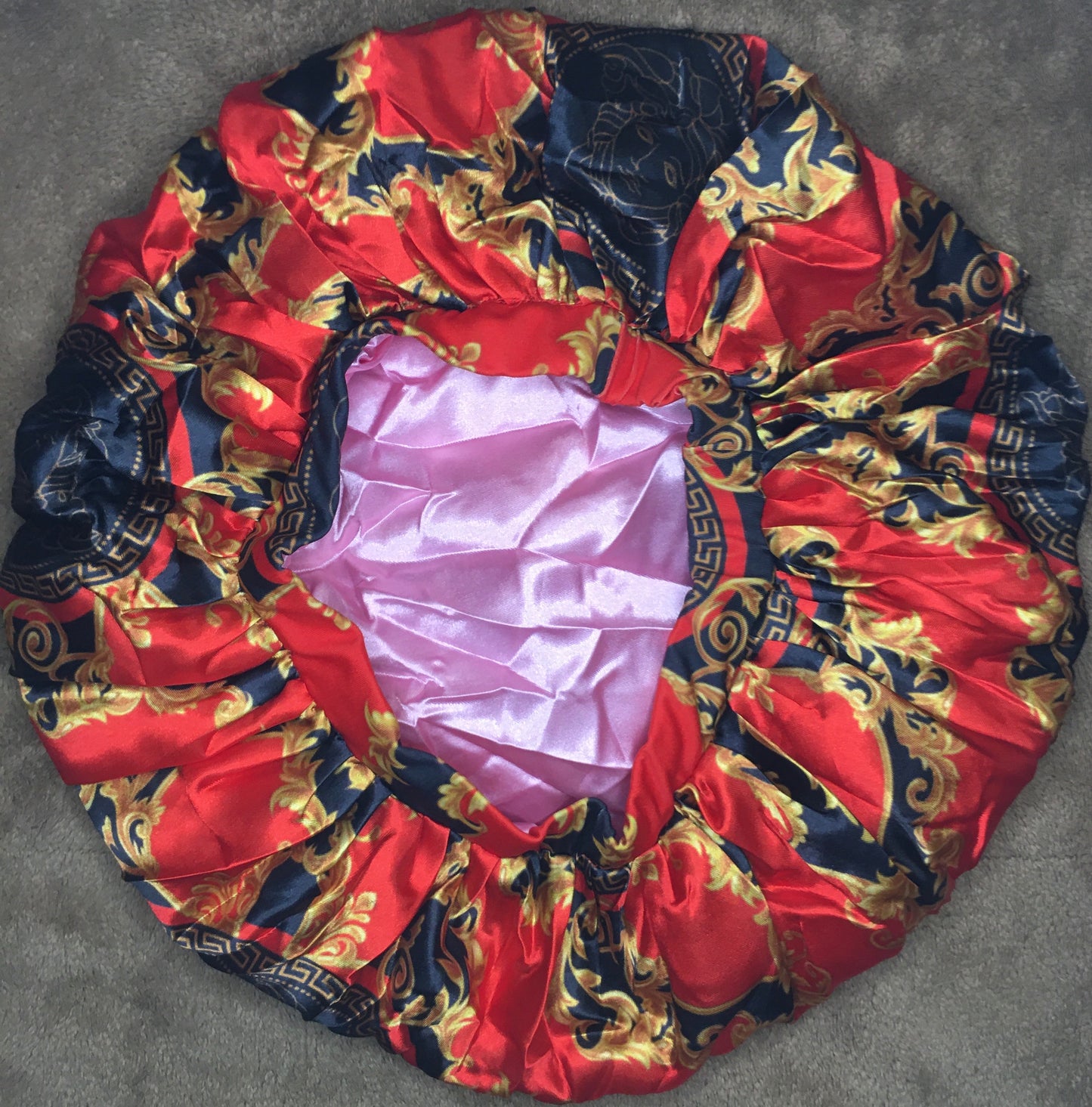 Red medusa head Bonnet